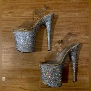 Broken pleaser 8inch heels sz 9